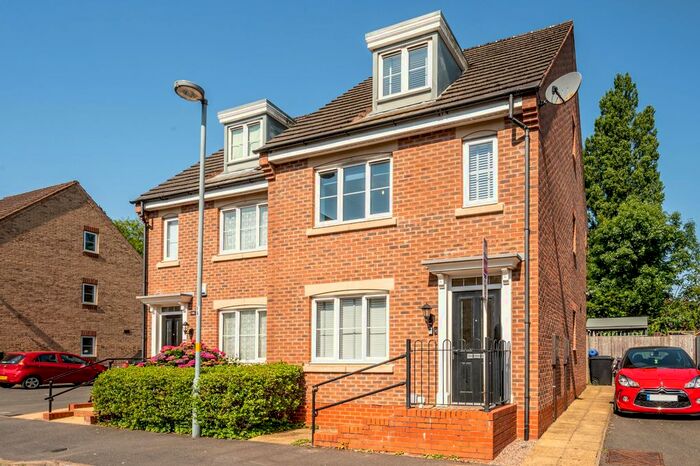 4 Bedroom Semi-Detached House To Rent In Rea Road, Northfield, Birmingham B31