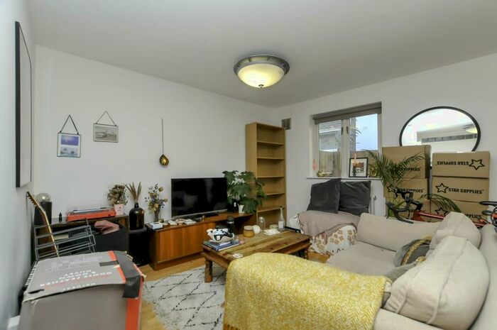3 Bedroom Flat To Rent In Rectory Road, Stoke Newington, N16