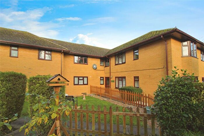 2 Bedroom Flat To Rent In Micheldever Road, Andover, Hampshire, SP10