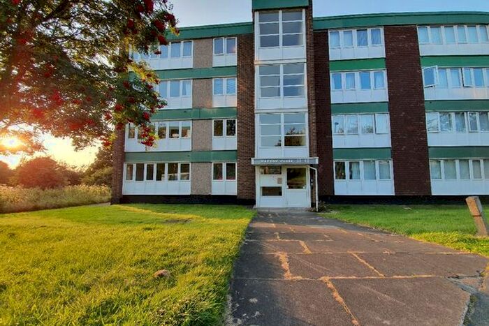 3 Bedroom Flat To Rent In Haydon Close, Red House Farm, Newcastle Upon Tyne, NE3