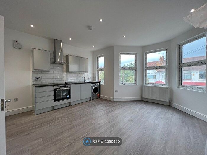 3 Bedroom Flat To Rent In Downhills Park Road, London, N17