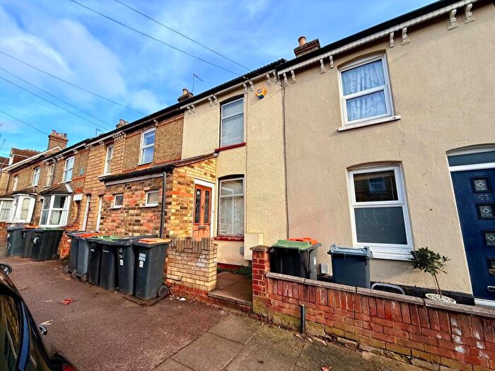 2 Bedroom Terraced House For Sale In Garfield Street, Bedford, MK41