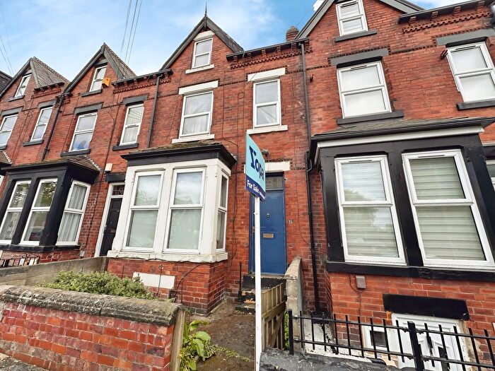 4 Bedroom Terraced House For Sale In Colenso Mount, Leeds, LS11