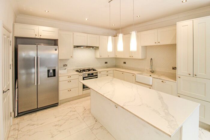 5 Bedroom End Of Terrace House To Rent In Coventry Road, Ilford, IG1
