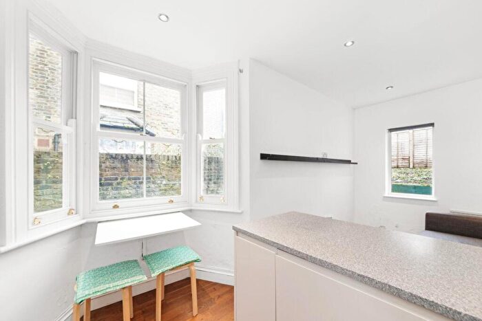 1 Bedroom Flat To Rent In St. Gothard Road, West Norwood, London, SE27