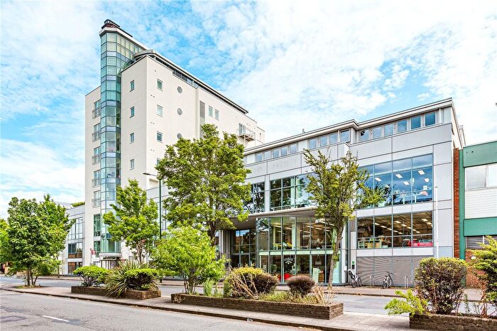 2 Bedroom Flat To Rent In Vineyard Heights, Mortlake High Street, SW14