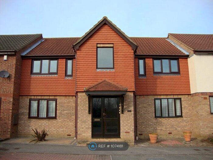 1 Bedroom Flat To Rent In Steepleview, Laindon, Basildon, SS15