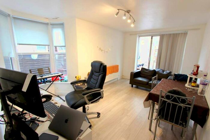 1 Bedroom Flat To Rent In Colvin Road, London, E6