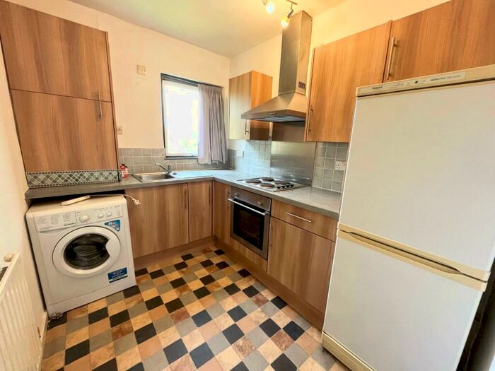 2 Bedroom Flat To Rent In Berkeley Court, Catherine Road, Salford, M7