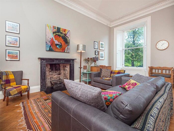 2 Bedroom Flat To Rent In Royal Circus, Edinburgh, EH3