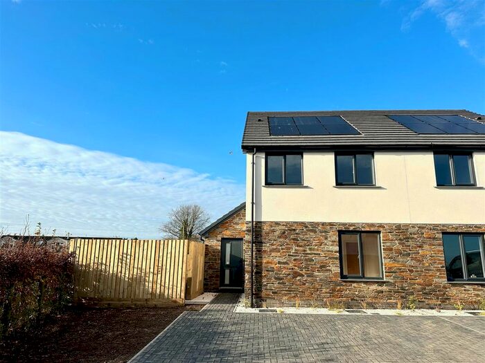 3 Bedroom Semi-Detached House For Sale In Coads Green, Launceston, PL15