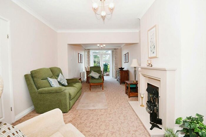 3 Bedroom Semi-Detached House For Sale In Vicarage Road, Grenoside, S35