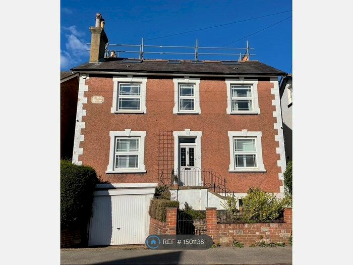 5 Bedroom Detached House To Rent In Somerset Road, Redhill, RH1