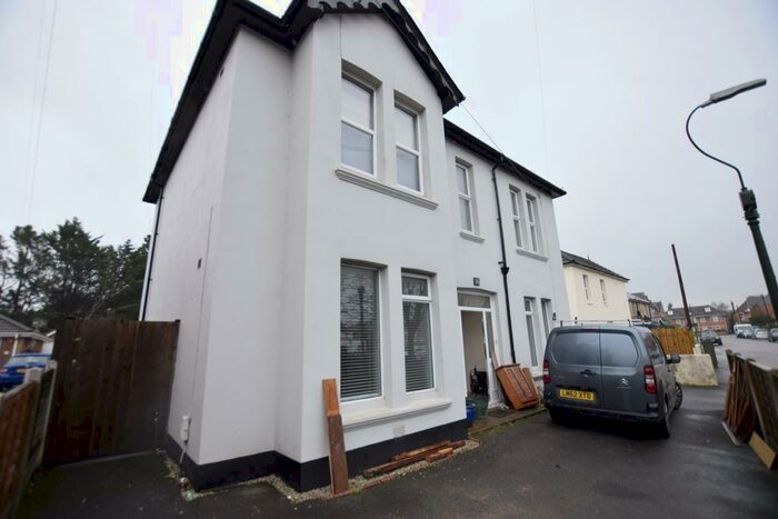 2 Bedroom Flat To Rent In Waterloo Road, Bournemouth, BH9