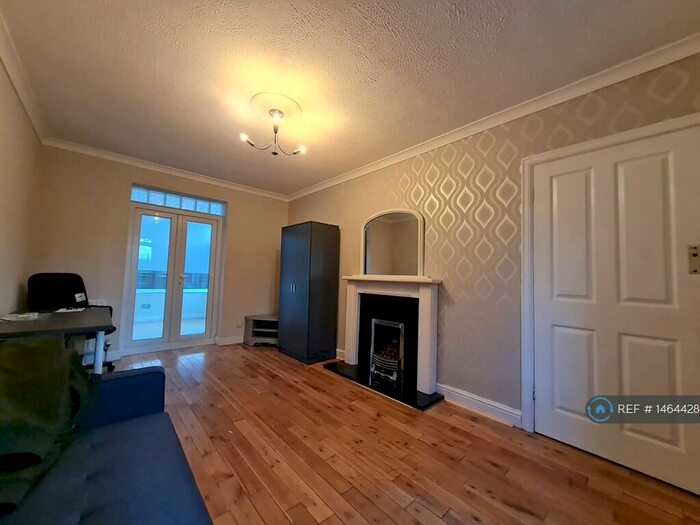 3 Bedroom Semi-Detached House To Rent In Two Ball Lonnen, Newcastle Upon Tyne, NE4