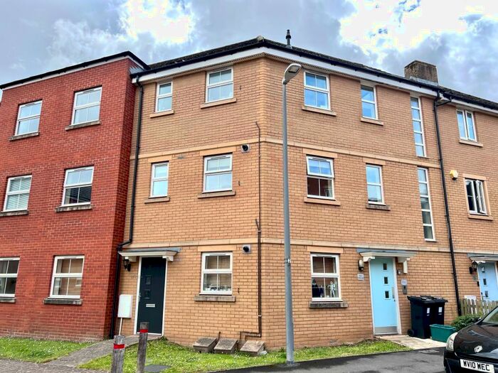 2 Bedroom Flat To Rent In Arnold Road, Mangotsfield, BS16