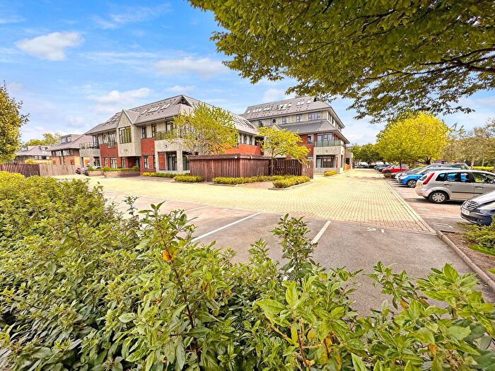 1 Bedroom Flat For Sale In Albert Drive, Woking, GU21