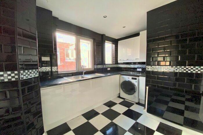 3 Bedroom Property To Rent In Humberstone Drive, Leicester, LE5