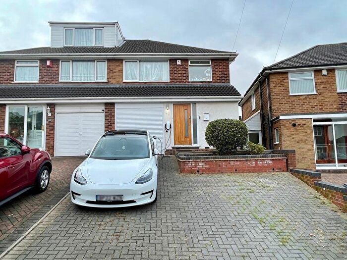 3 Bedroom Semi-Detached House For Sale In Wideacre Drive, Great Barr, Birmingham, B44