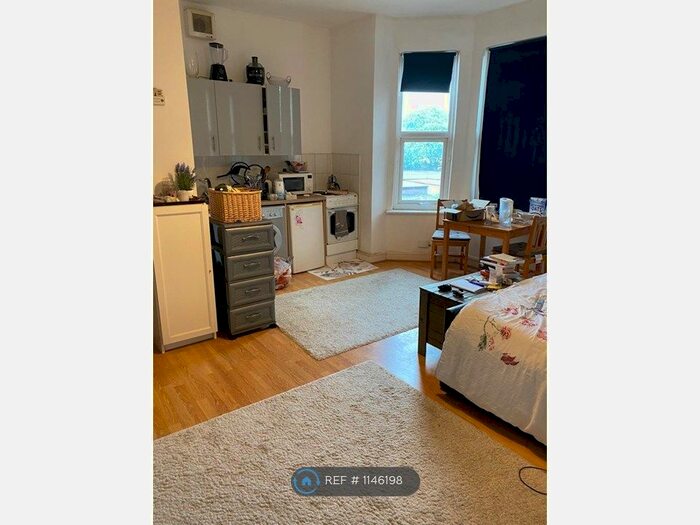 Studio To Rent In Thornlaw Road, London, SE27