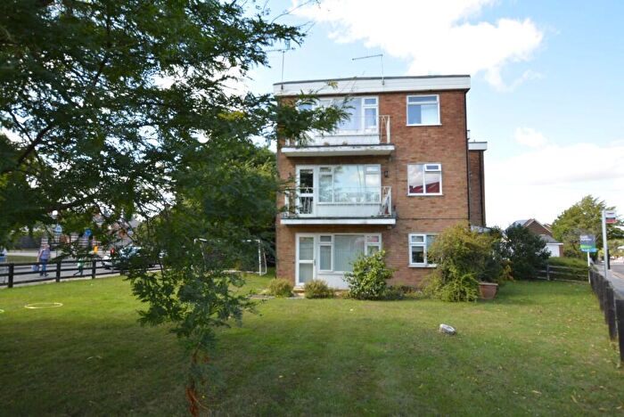2 Bedroom Flat To Rent In Doddinghurst Road, Brentwood, Essex, CM15