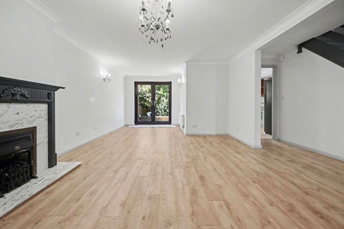 4 Bedroom Detached House For Sale In Adur Close, West End, SO18