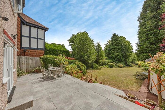 4 Bedroom Detached House For Sale In The Horseshoe, Coulsdon, CR5