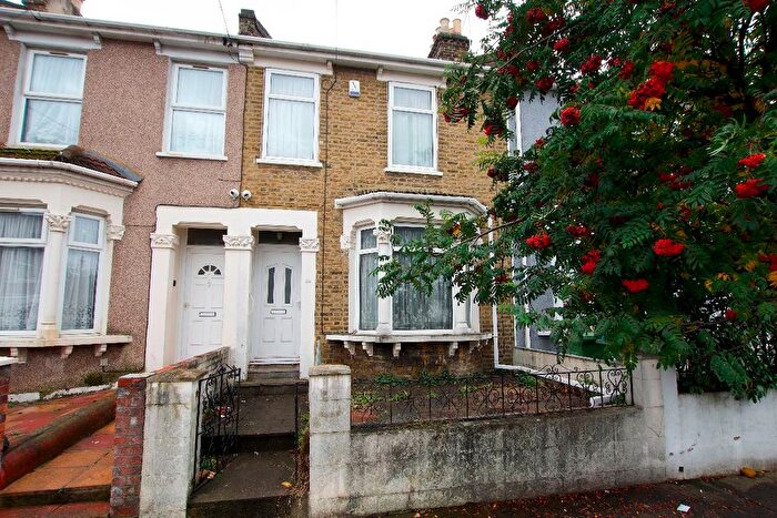 3 Bedroom Terraced House For Sale In Gurdon Road, London, SE7