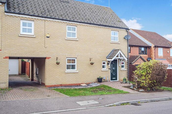 3 Bedroom Semi Detached House For Sale In Bradley Road, Huntingdon, PE29