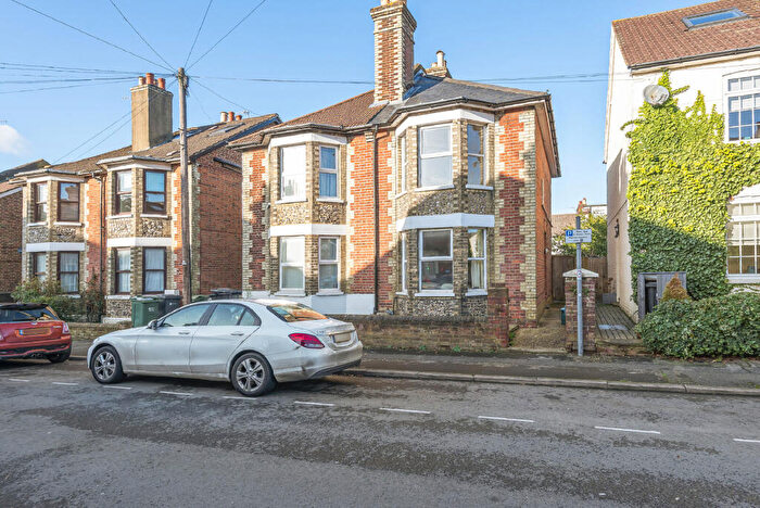 4 Bedroom Semi-Detached House To Rent In Dapdune Road, Guildford, GU1