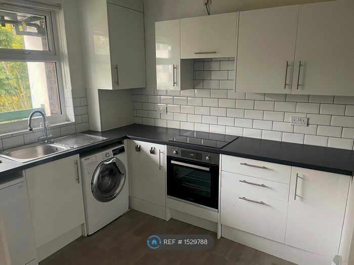 2 Bedroom Flat To Rent In Wrayburn House, London, SE16