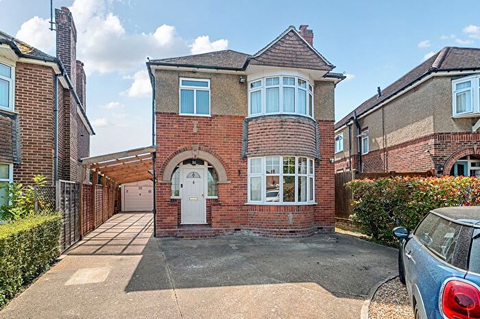 4 Bedroom Detached House For Sale In South Avenue, Farnham, GU9