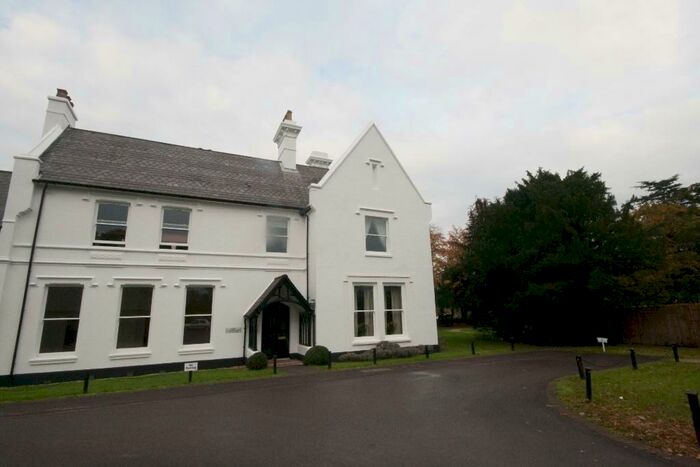 1 Bedroom Flat To Rent In Hutton Court, Rayleigh Road, Brentwood, Essex, CM13