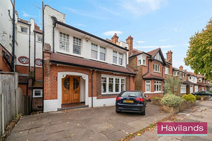 6 Bedroom Detached House For Sale In The Chine, London, N21