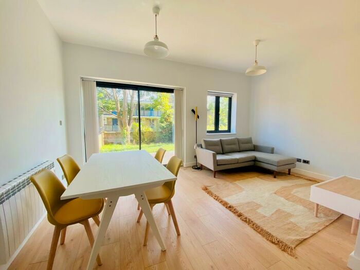 2 Bedroom Flat To Rent In Hanley Road, Finsbury Park, N4