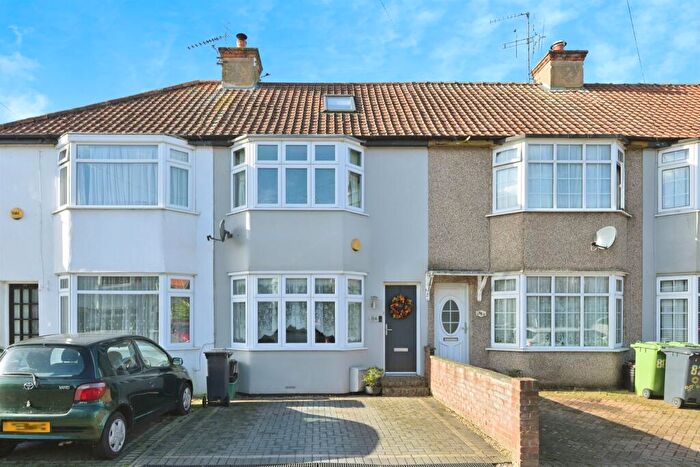 3 Bedroom Terraced House For Sale In River Avenue, Hoddesdon, EN11