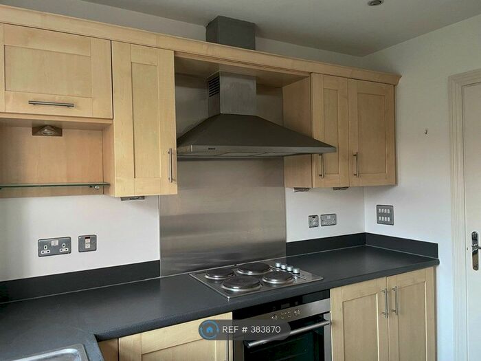 2 Bedroom Flat To Rent In Liverymen Walk, Greenhithe DA9