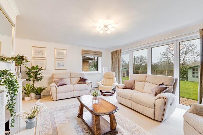 4 Bedroom Detached House For Sale In St. Ives Close, Welwyn, Hertfordshire, AL6