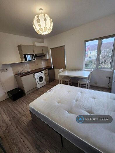 Studio To Rent In Silverleigh Road, Thornton Heath, CR7