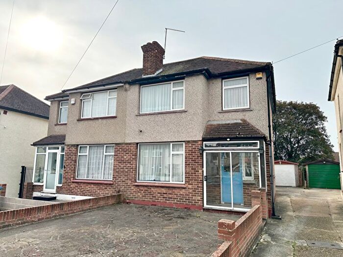 3 Bedroom Semi-Detached House For Sale In Welton Road, London, SE18