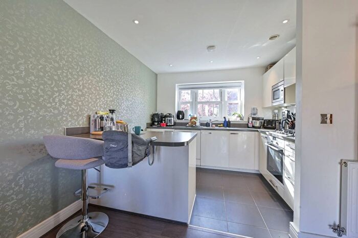 2 Bedroom Flat To Rent In Bader Way, Roehampton, London, SW15