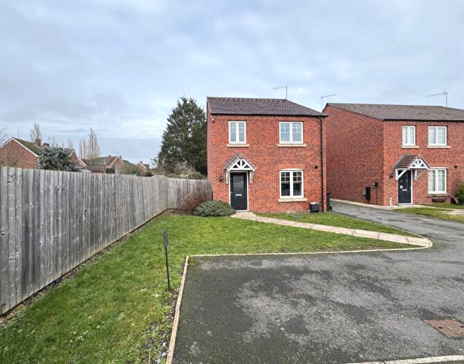 3 Bedroom Detached House For Sale In Nelsons Way, Southam, CV47