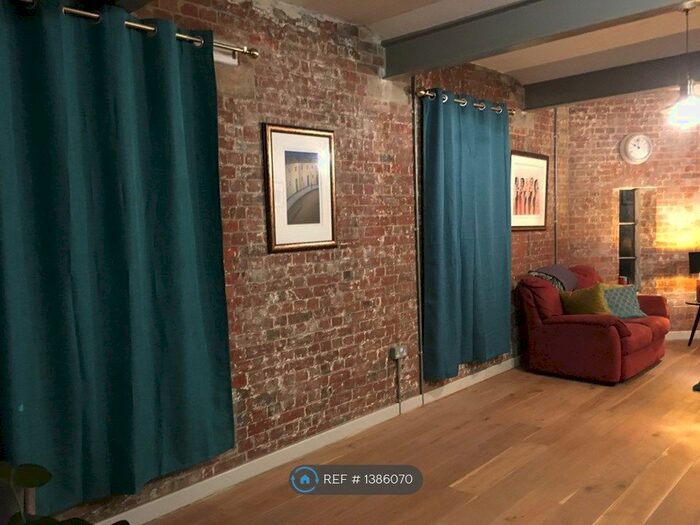 2 Bedroom Flat To Rent In The Keep, Devizes, SN10