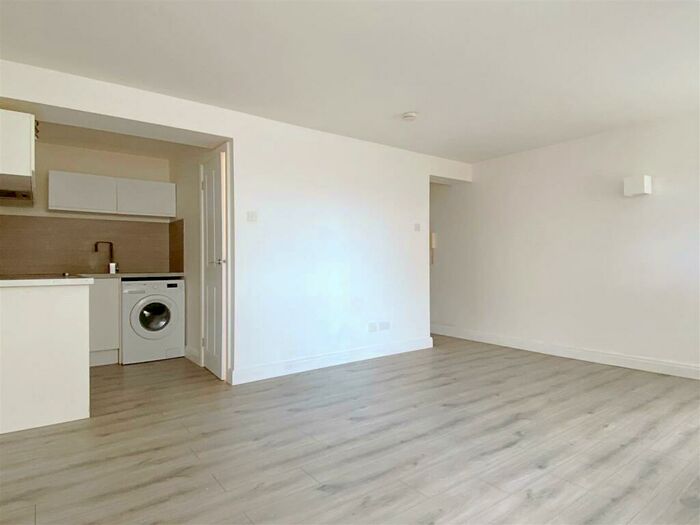 Studio To Rent In Buckingham Place - Modern Studio, BN1