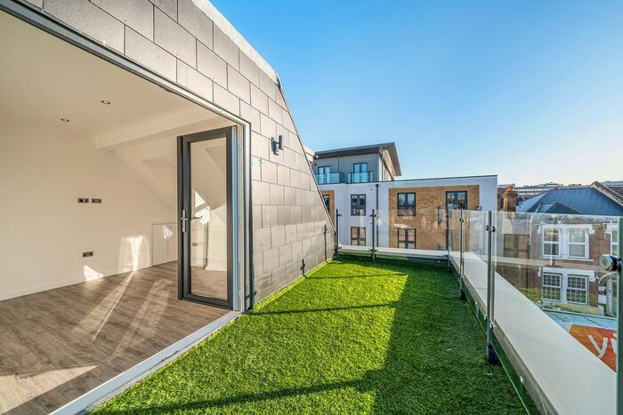 1 Bedroom Flat To Rent In Garratt Lane, Tooting, London, SW17