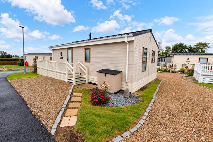 2 Bedroom Bungalow For Sale In Wayside Caravan Park, Way Hill, Minster, Ramsgate, CT12