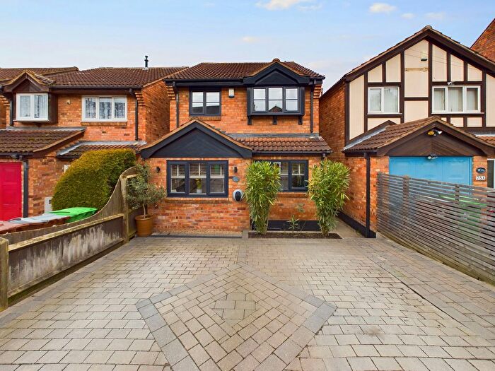 4 Bedroom Detached House For Sale In Thorneywood Mount, Nottingham, NG3