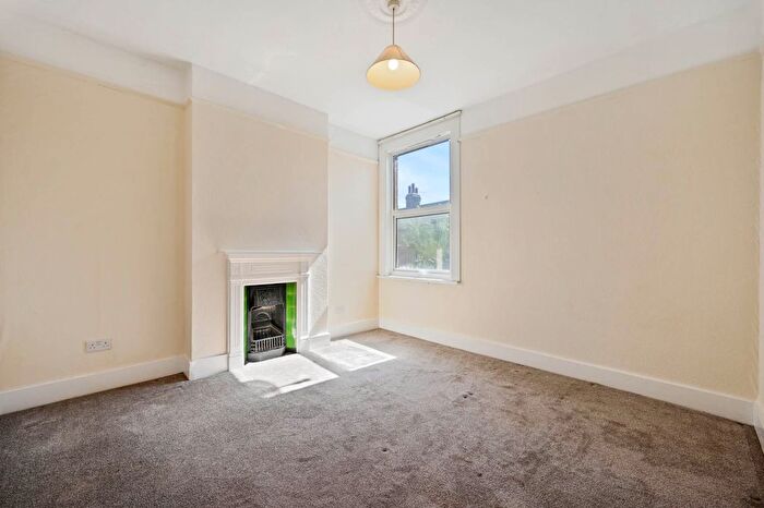 4 Bedroom Flat For Sale In Wotton Road, Cricklewood, NW2