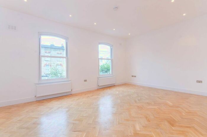 2 Bedroom Flat To Rent In Hartfield Road, Wimbledon, London, SW19