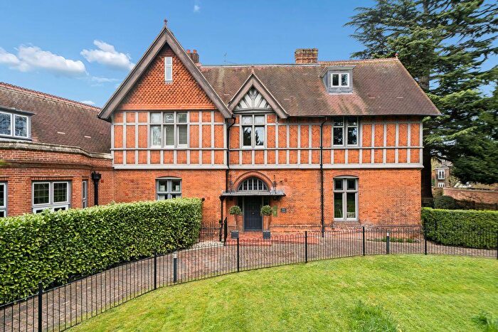 2 Bedroom Flat For Sale In Off Marlow High Street., SL7